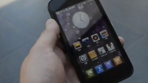 VIDEO Adio iPhone! Chinezii au lansat cel mai tare smartphone din lume! Costa doar 300 de dolari!