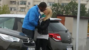 Iubire la mall! Uite ce indragostiti sunt Andreea Ibacka si Cabral si cum se saruta!