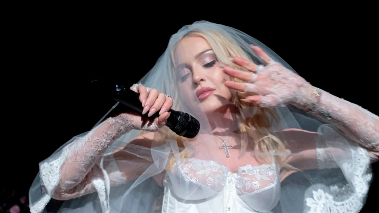 „Like a virgin”, 40 de ani mai târziu – Madonna recreează look-ul de mireasă care a făcut-o celebră