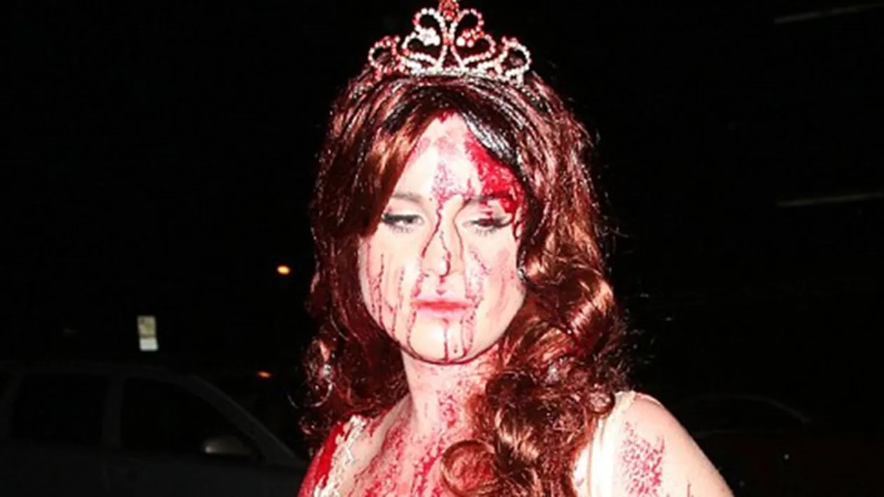 Ti se ridică părul când o vezi! Ce vedetă s-a costumat in halul asta de Halloween! Arat ca un tampon