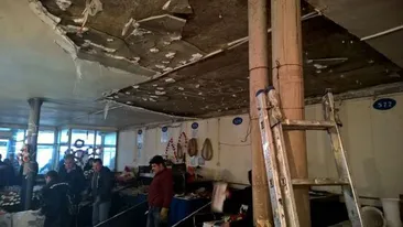 Un tavan s-a prăbuşit peste tarabele din piată!