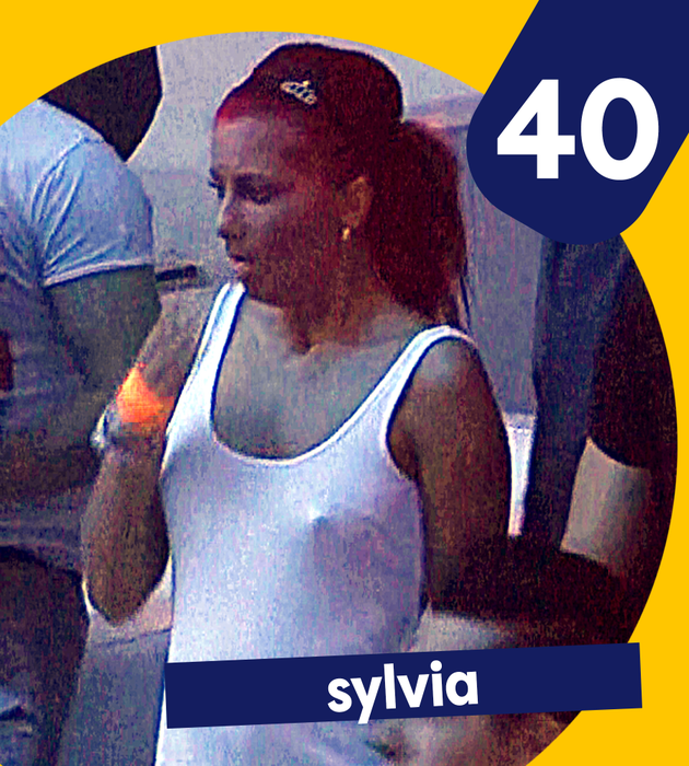 Top 40 sexy-vedete care nu poartă sutien pe stradă