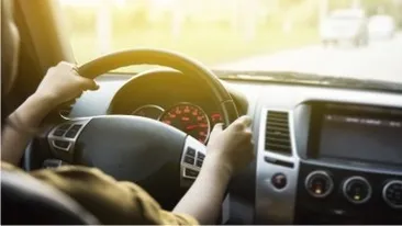 Un poliţist  a ajutat o femeie să obţină permisul auto, după ce a făcut sex cu ea