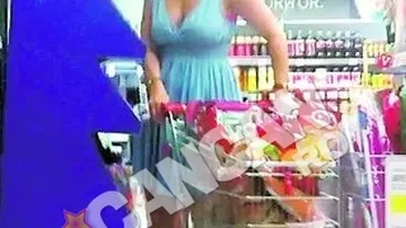 Fosta sotie a bossului de la CFR Cluj nu ii refuza Timeei nicio dorinta. Fata lui Paszkany a poftit la o stiva de chipsuri!