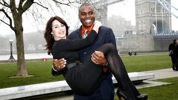 Nadia, in bratele lui lui Carl Lewis la Londra
