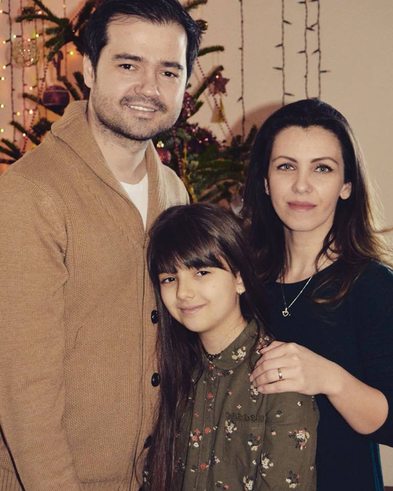 Laurenţiu de la „3 Sud Est”, poză de album alături de familia sa. Ce mare şi frumoasă este fiica lui! Cu cine seamănă mai mult Lorena