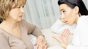 Tine la distanta afectiunile ereditare! Boli pe care le mostenesti de la mama