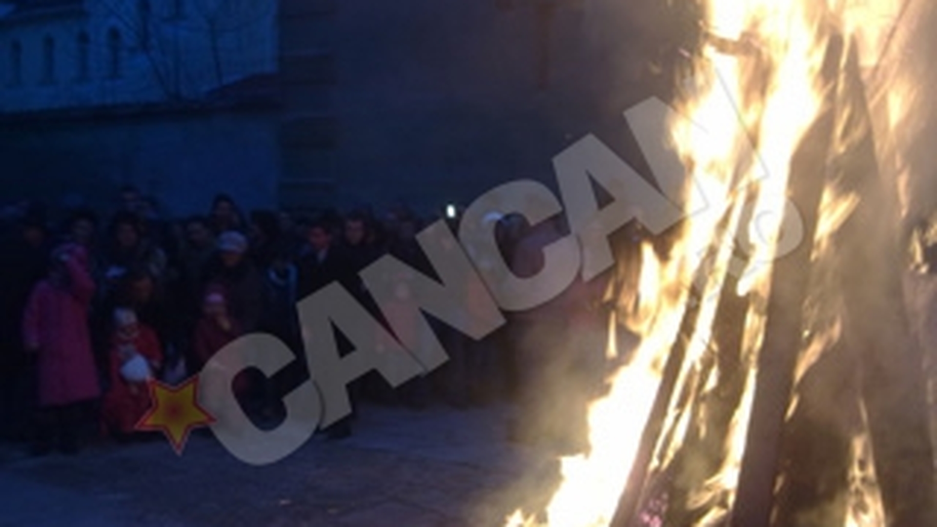 Foc in centrul Timisoarei! Sarbii au dat foc unui pom cu ocazia Craciunului de rit vechi