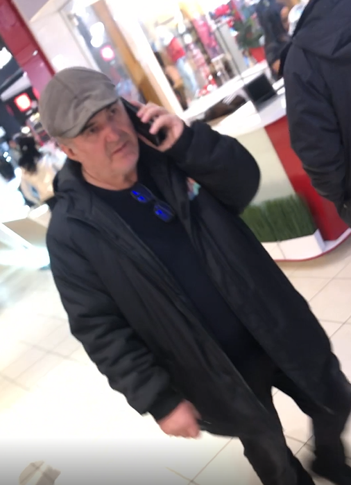 Florin Călinescu a vorbit tot timpul la telefon