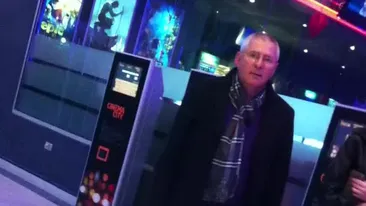 Antrenorul Gloriei Bistrita a iesit in oras cu fiul cel mic si cu iubita acestuia. Nicolae Manea este cinefil