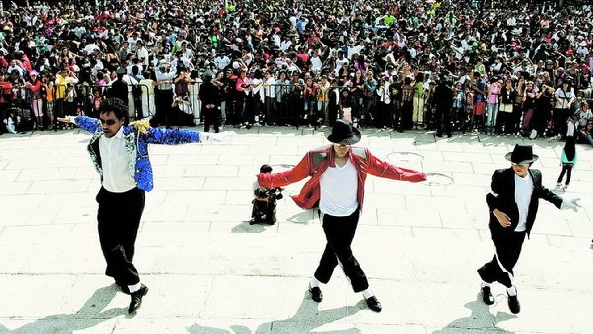 Fanii nu l-au uitat pe Michael Jackson Diferite manifestatii se pregatesc pentru comemorarea artistului