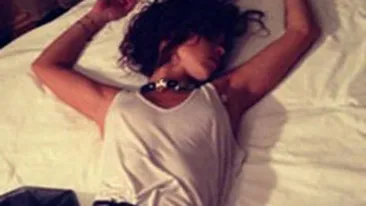 Imaginea care l-a făcut să o ceară în căsătorie! Inna renunţă la sutien şi îşi incită fanii cu o ţinută prin care i se văd sânii