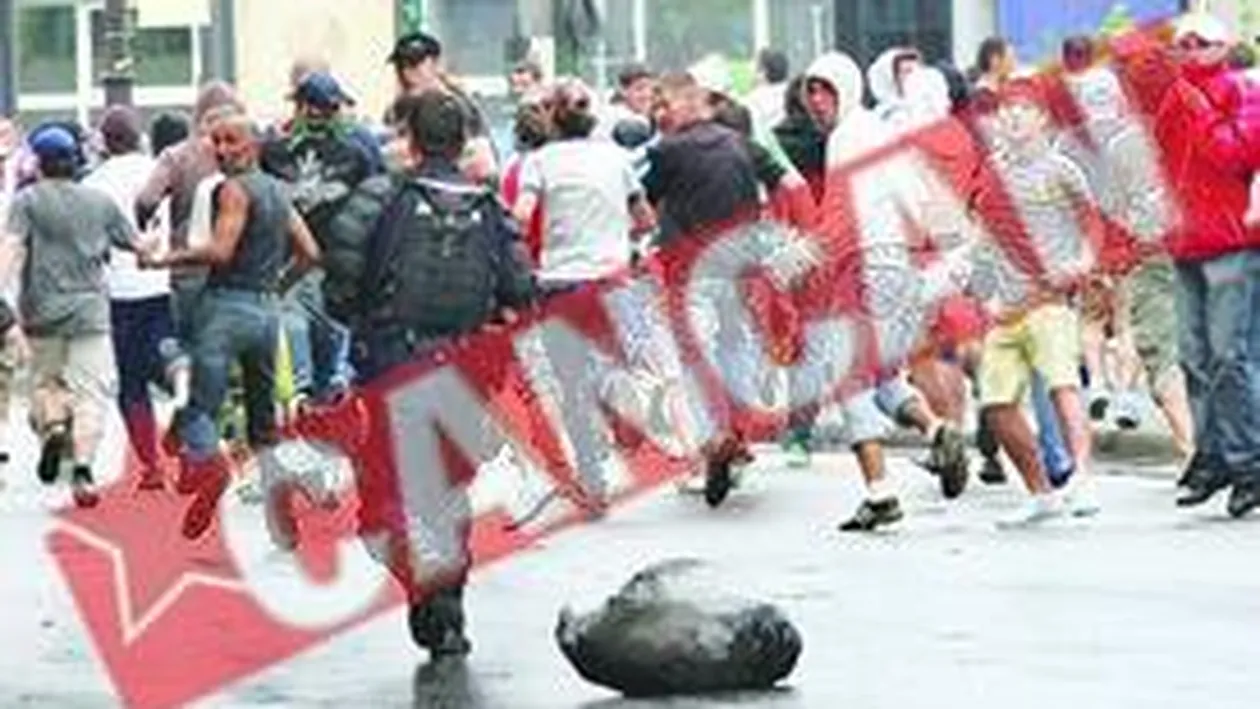 Suporterii de la Steaua si Dinamo i-au atacat pe homosexuali