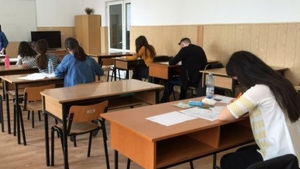 O elevă din București a fost umilită în fața colegilor de profesoara de istorie: "Unde, la ginecolog?"
