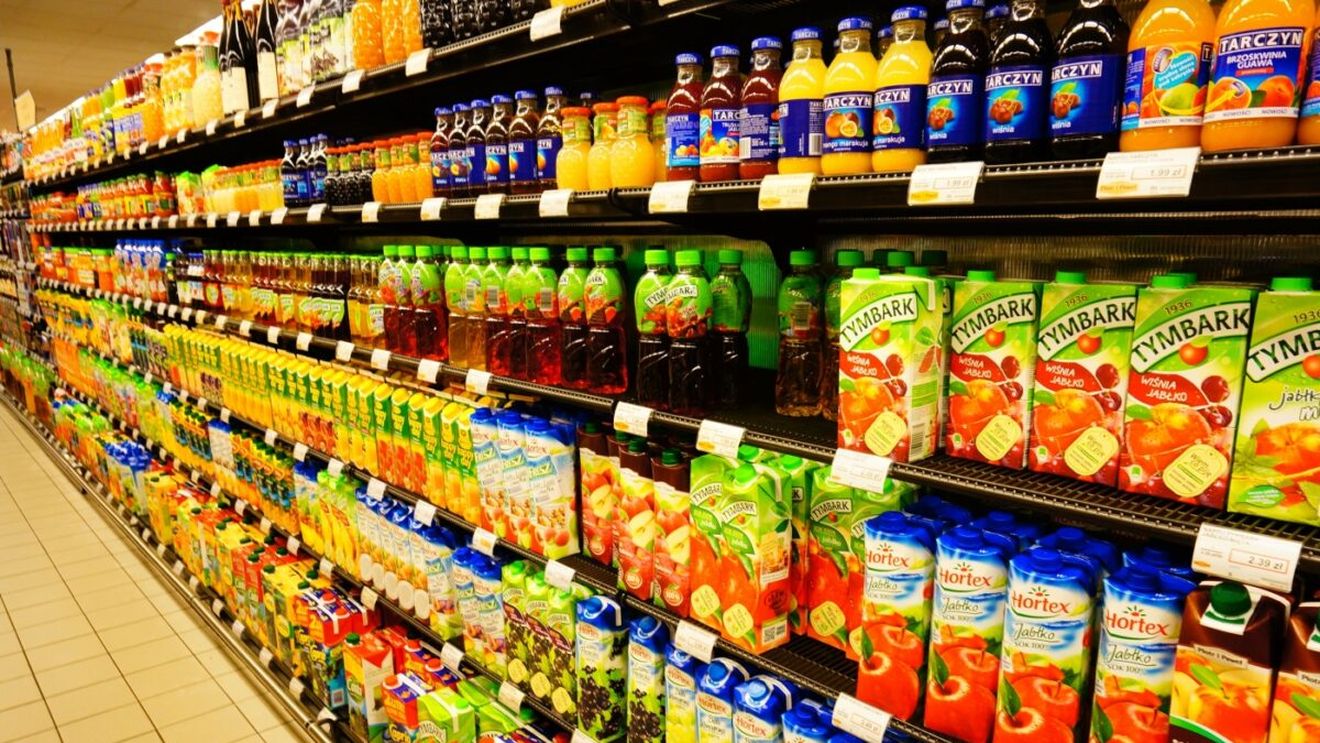 Băutura care îți rărește părul. Ce să scoți din dietă pentru a nu ajunge la suplimente