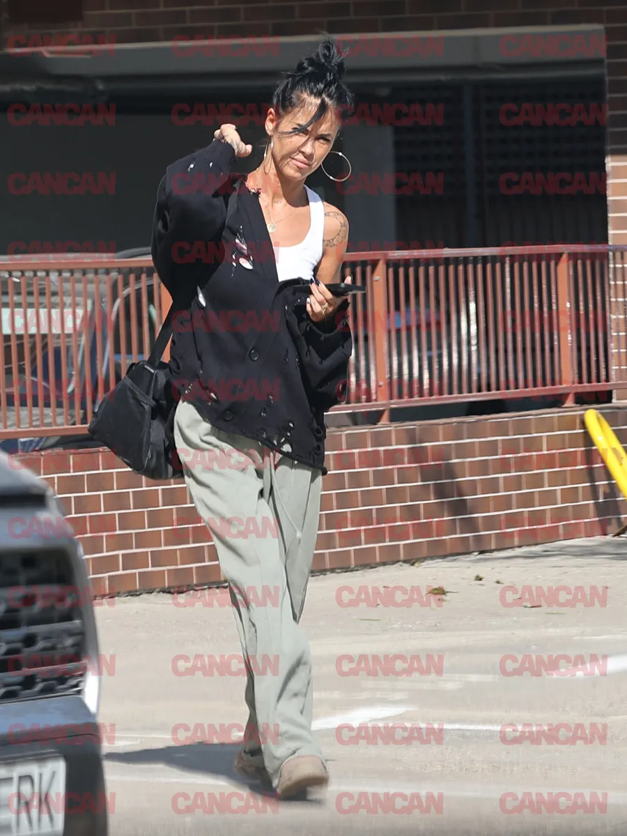 Livia Eftimie a preluat o geantă de la paznicul blocului