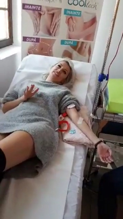 FOTO / Raluca de la „Bambi”, cu branulă în mână în cabinetul medicului: „Am leşinat”. Ce i s-a întâmplat artistei