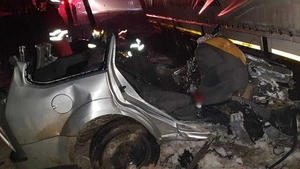 Accident rutier foarte GRAV în Suceava: Cinci persoane au murit, după ce maşina în care se aflau a intrat sub un TIR