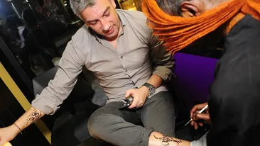 Fostul iubit al Luminitei Anghel, pictat pe picior si pe mana! Sanchi s-a tatuat in public