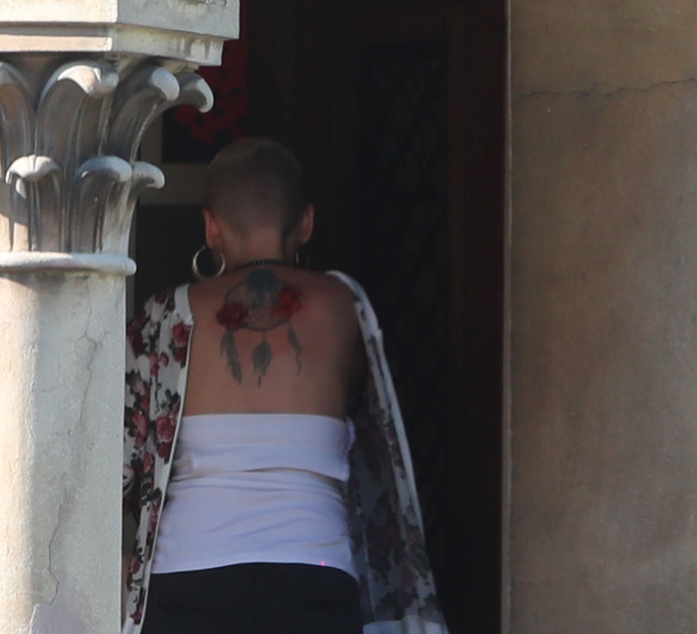 Misha și-a etalat noul tatuaj