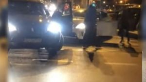 Un bețiv din Botoșani a trecut pe post de polițist și a început să dirijeze circulația! Șoferii nu au scăpat neînjurați