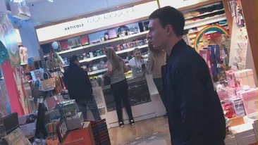 Îi asculţi melodiile, le ”sharuieşti”, dar nu ştii cum arată! L-am găsit pe solistul de la ”The Motans” în Dorobanţi în timp ce…