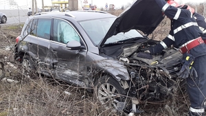 Accident deosebit de grav, în Ialomița. Trei autoturisme s-au ciocnit violent