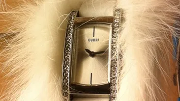 Andreea Ibacka a pus ochii pe un ceas kitschos si blanos! Vezi aici cum arata!