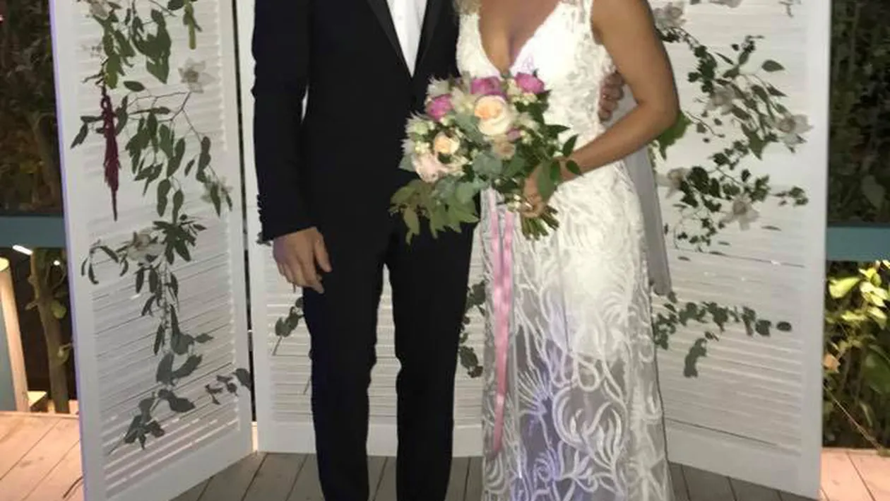 O actriţă îndrăgită de la noi s-a căsătorit la malul mării! Imagini de la eveniment