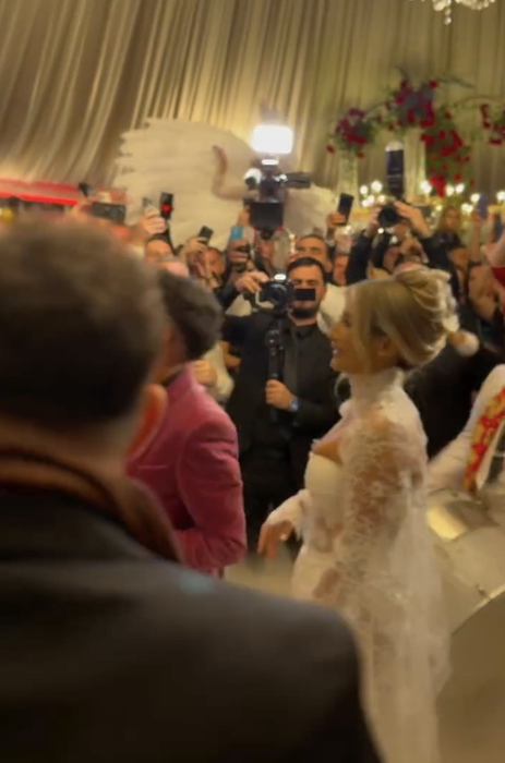Claudia Puican rupe tăcerea după controversele legate de rochia ei de mireasă. A furat sau nu ideea altei vedete?!
