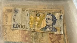O ai cumva acasă? Această bancnotă de 1.000 de lei, cu chipul lui Mihai Eminescu, se vinde acum cu 10.000 de euro!