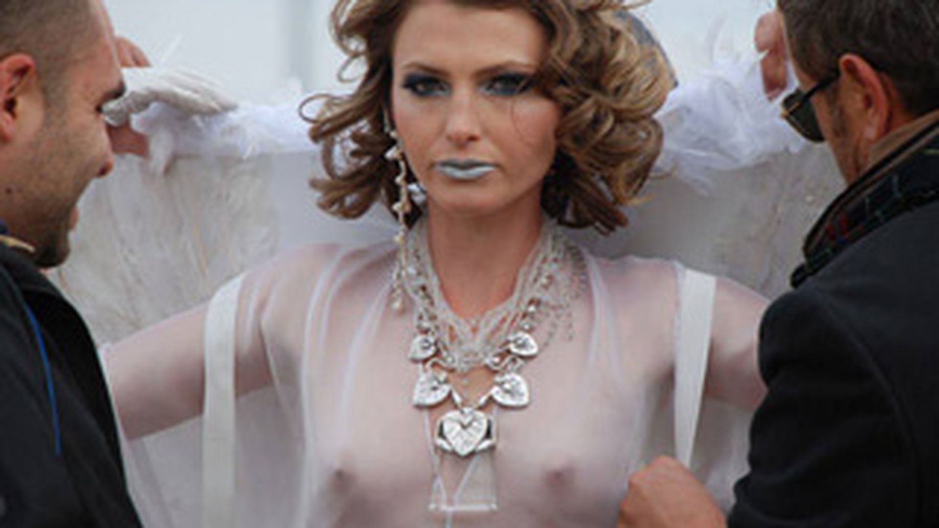 Batute de soarta si de vant! Fetele de la "Next Top Model", invinetite de frig la 5 grade Celsius!