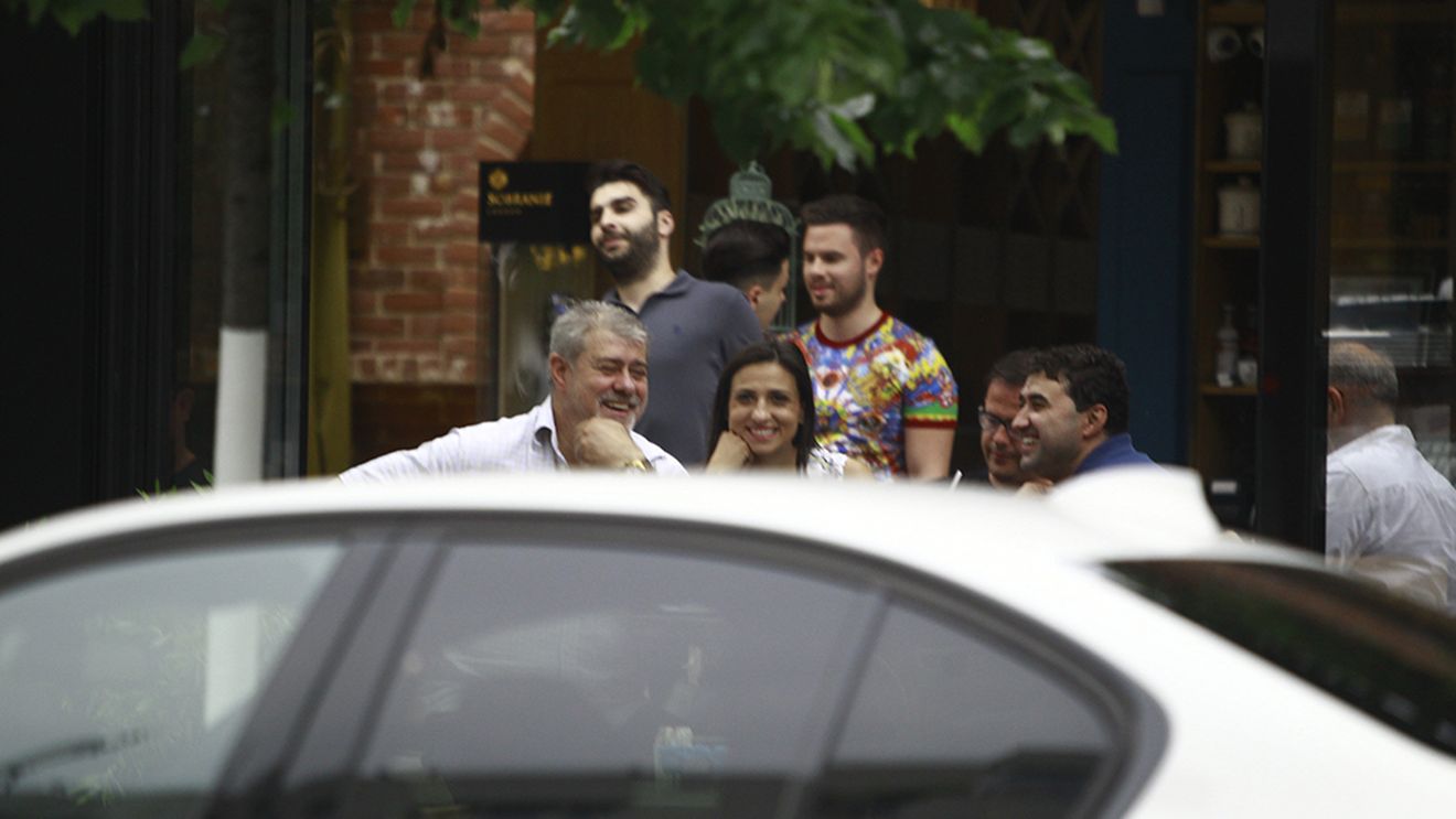 Fabulosul Luţu îşi imită şeful 1/1. ”Cancelarul” lui Gigi Becali şi-a luat fentele milionarului la cafenea… Imagini de comă!