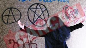 Biserica satanista, scoasa la vanzare