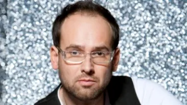 Tibi Scobiola:  La doua zile dupa ce am fost operat de apendicita, a trebuit sa plec pe un vas de croaziera, ca sa-mi onorez contractul