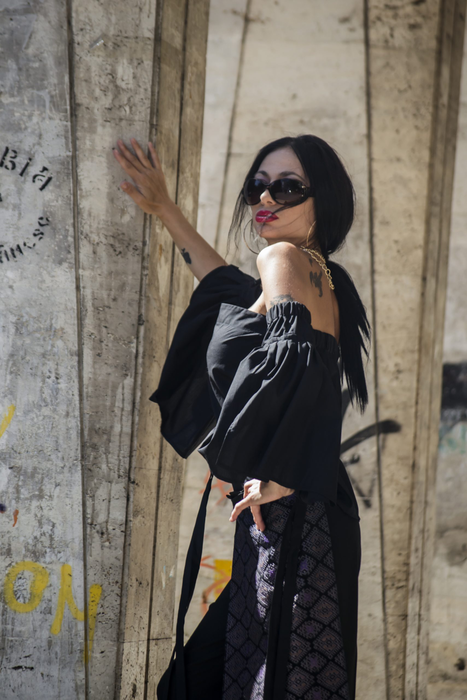 Ioana Popescu a lansat romanul „Fata cu ochii de chihlimbar”, o frescă socială despre viața rurală dar și a capitalei în perioada interbelică și postbelică din România