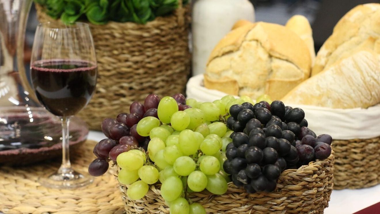 Cât costă 1 litru de must la piață. Suma piperată nu îi împiedică pe români să cumpere