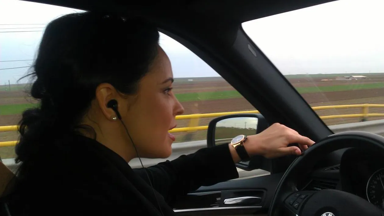 Andreea Marin, la un pas de a rămâne pieton! A fost prinsă de poliţişti conducând cu o viteză ameţitoare! Vezi ce amendă a primit