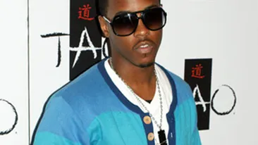 Pachetul cu care celebrul Jeremiah a fost convins sa cante la Bucuresti: 20.000 E, apartament prezidential, 3 limuzine si multe fete frumoase