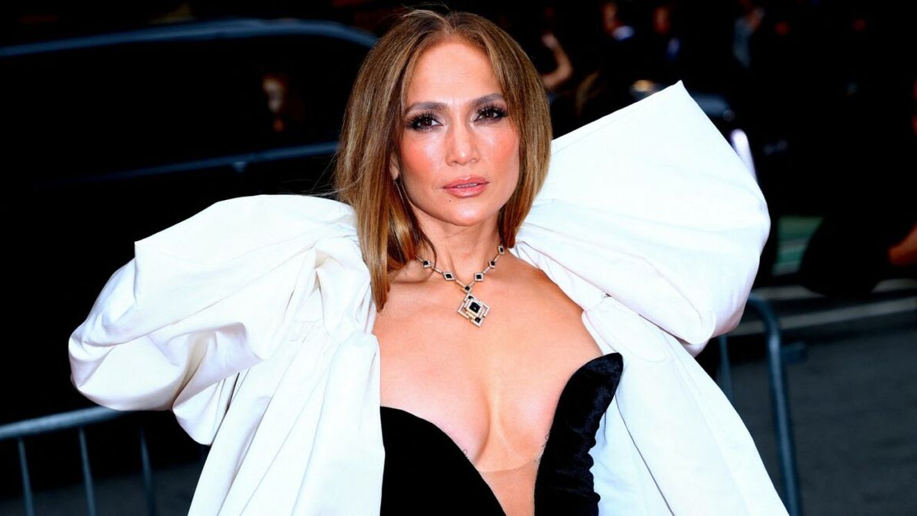 Jennifer Lopez se simte mai bine ca niciodată, la 55 de ani! În ce ținute spectaculoase și-a făcut apariția artista