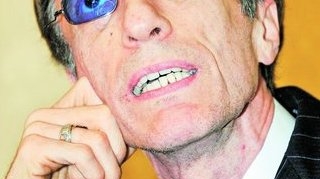 Robin Gibb, componentul trupei Bee Gees, rapus de boala. S-a stins...