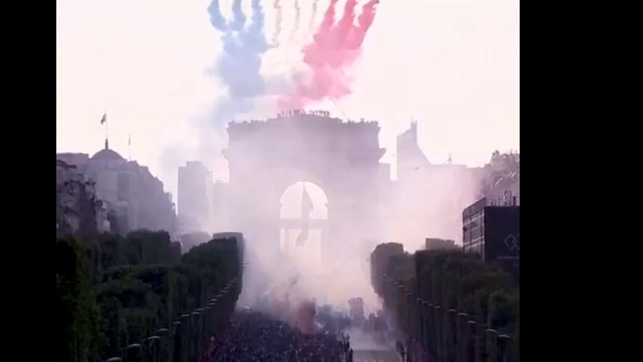 Sute de mii de francezi au sărbătorit pe Champs Elysee, după victoria de la Campionatul Mondial 2018