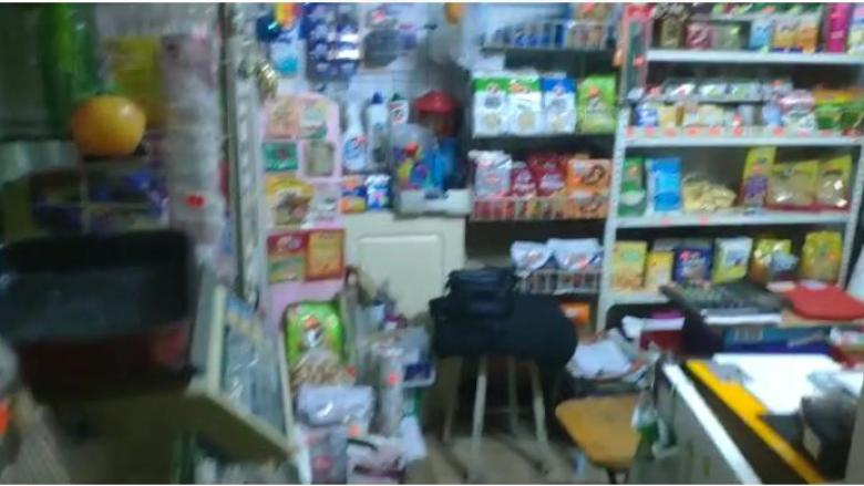”Butic la înălțime” O bătrână de 73 de ani din București și-a transformat casa în magazin alimentar, ilegal, pe perioada pandemiei! Imagini incredibile