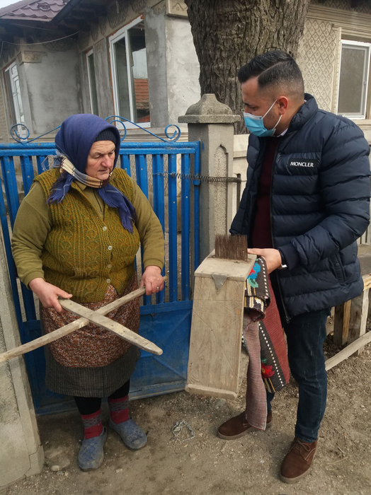 Localnicii donează obiecte inedite pentru muzeul din sat