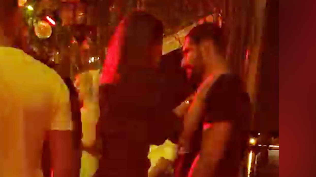 Cătălin Cazacu, asaltat de o sexy puștoaică, în club