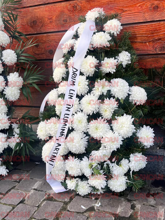 Sfâșietor! Ce scrie pe coroanele funerare aduse de apropiații lui Artan la capela Bisericii Pogorarea Sfântului Duh Titan
