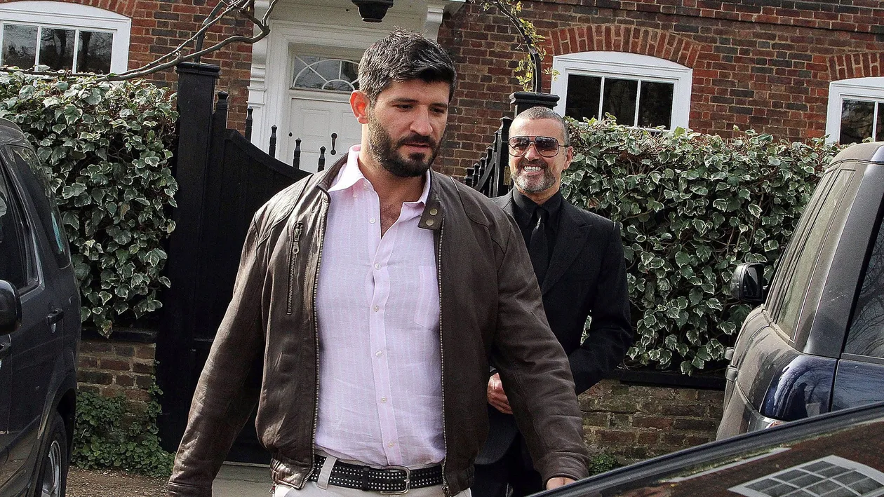 Iubitul lui George Michael, declaraţii sfâşietoare despre cum l-a găsit pe artist: ”Era mort în pat!”