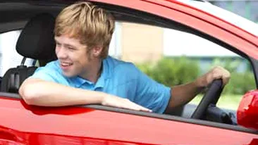 Un adolescent de 16 ani a furat o masina dintr-un targ auto