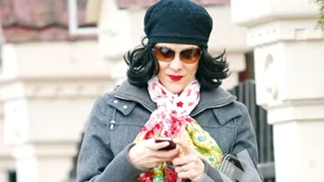 Aparitie de senzatie pe strazile Capitalei. Inaltimea sa, Roxana Ciuhulescu! Uite-o cum NU se pierde in multime!