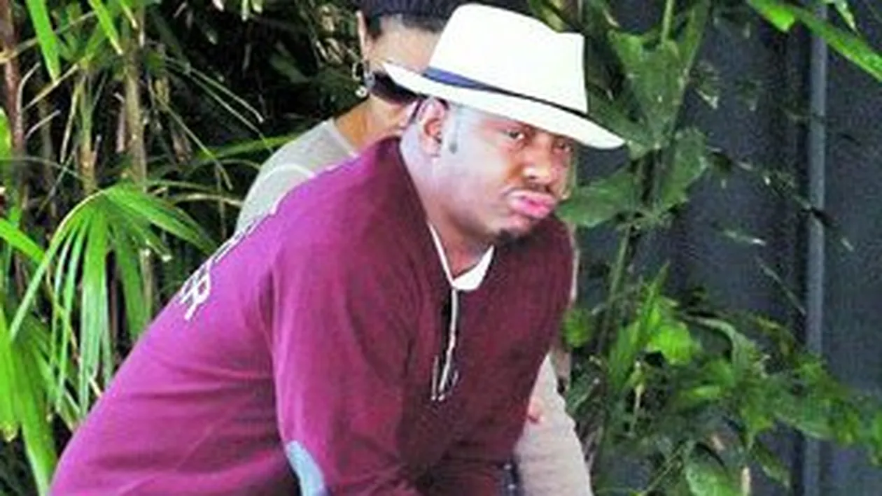 Fostul sot al lui Whitney Houston a dat iar de belea. Beat si drogat la volan